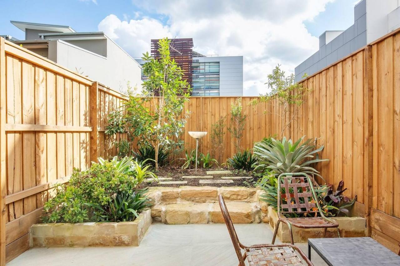 'the Fern' Split-level Oasis With Lush Courtyard Appartamento